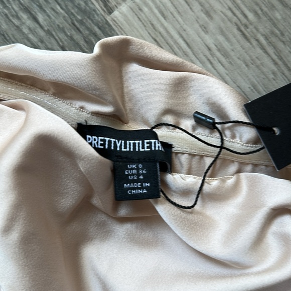 Pretty little thing Champagne pleat detail Bardot flared sleeve shift dress 4‎ - Picture 7 of 16